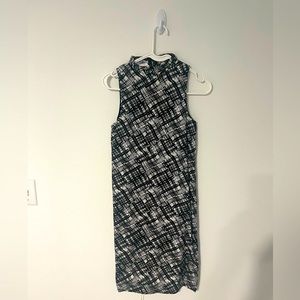 Black and white sleeveless dress with zip up back